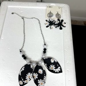 NWOT. Daisies Necklace and Matching Earring set.